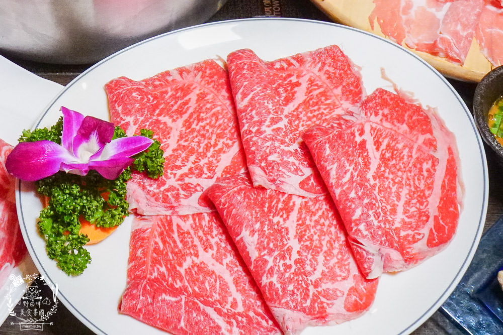 高雄[華寧麻辣鍋]營業14年的超人氣麻辣鍋店!滿1000送美國和牛+打卡送大肉盤?壽星打卡享22公分大草蝦超值優惠?