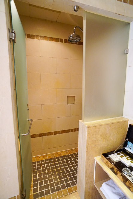 高雄華水亭汽車旅館|超浪漫露天浴池|舒適到猶如渡假一樣的汽旅住宿