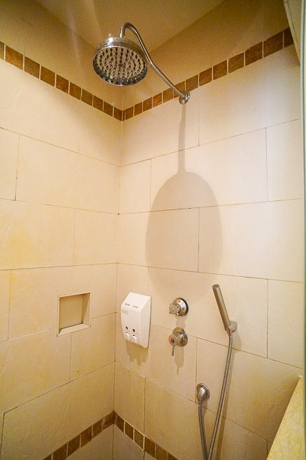 高雄華水亭汽車旅館|超浪漫露天浴池|舒適到猶如渡假一樣的汽旅住宿