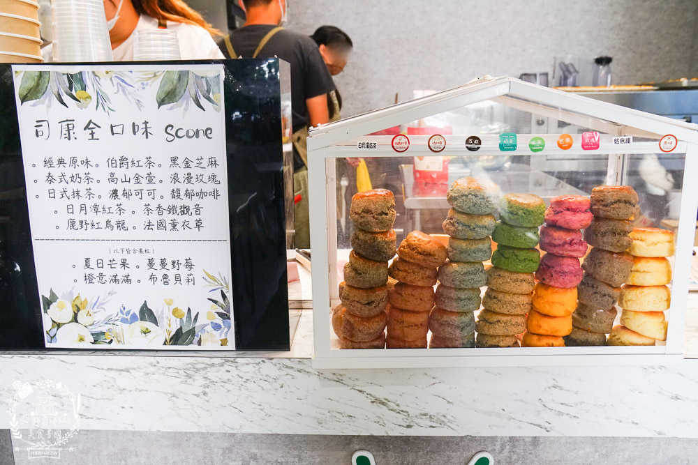 高雄[蒔遇Daily Green]隱藏在秘密花園的網美甜點店!蝦皮人氣第一名的18種口味司康?繽紛網美霜淇淋超好拍照!