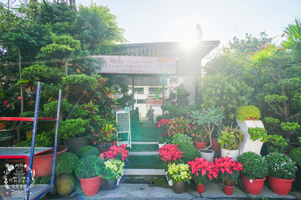 高雄[蒔遇Daily Green]隱藏在秘密花園的網美甜點店!蝦皮人氣第一名的18種口味司康?繽紛網美霜淇淋超好拍照!