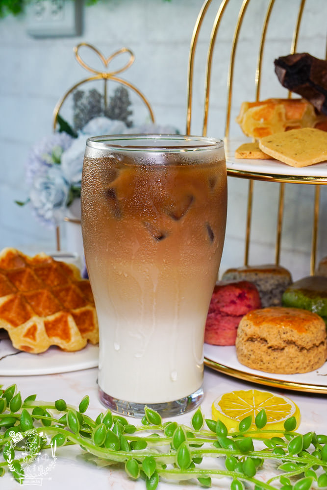 高雄[蒔遇Daily Green]隱藏在秘密花園的網美甜點店!蝦皮人氣第一名的18種口味司康?繽紛網美霜淇淋超好拍照!