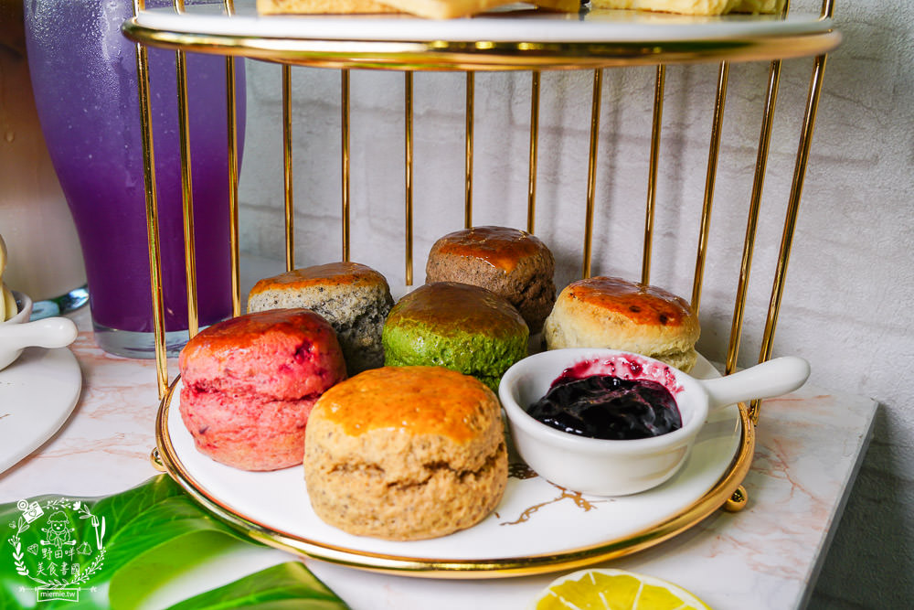 高雄[蒔遇Daily Green]隱藏在秘密花園的網美甜點店!蝦皮人氣第一名的18種口味司康?繽紛網美霜淇淋超好拍照!