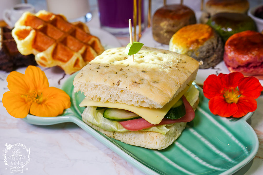 高雄[蒔遇Daily Green]隱藏在秘密花園的網美甜點店!蝦皮人氣第一名的18種口味司康?繽紛網美霜淇淋超好拍照!