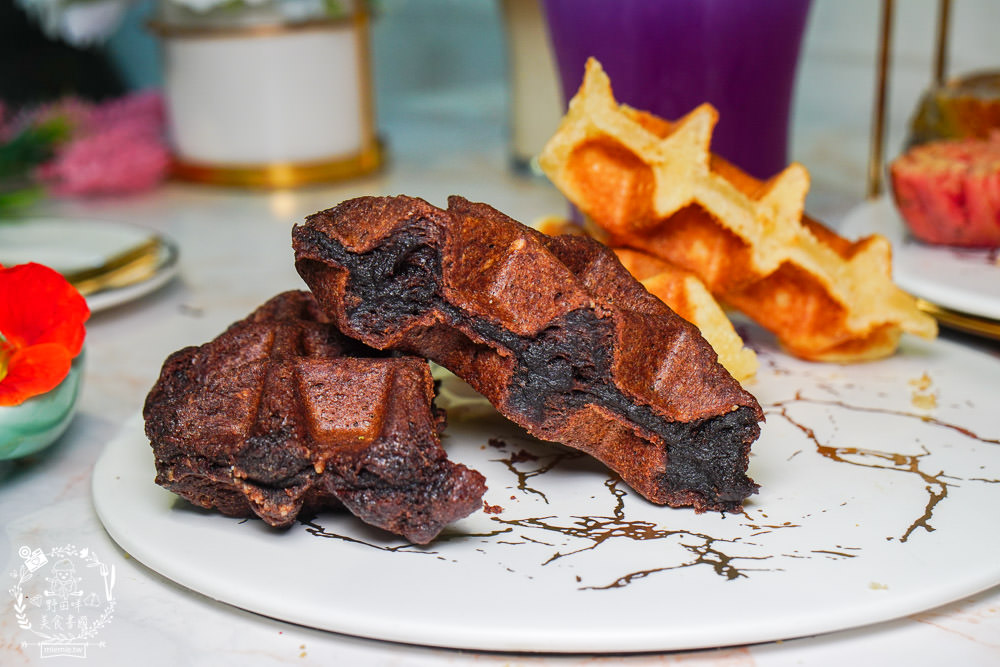 高雄[蒔遇Daily Green]隱藏在秘密花園的網美甜點店!蝦皮人氣第一名的18種口味司康?繽紛網美霜淇淋超好拍照!