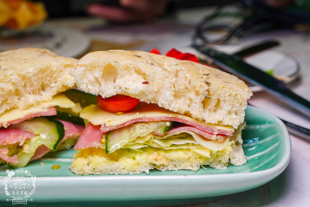 高雄[蒔遇Daily Green]隱藏在秘密花園的網美甜點店!蝦皮人氣第一名的18種口味司康?繽紛網美霜淇淋超好拍照!