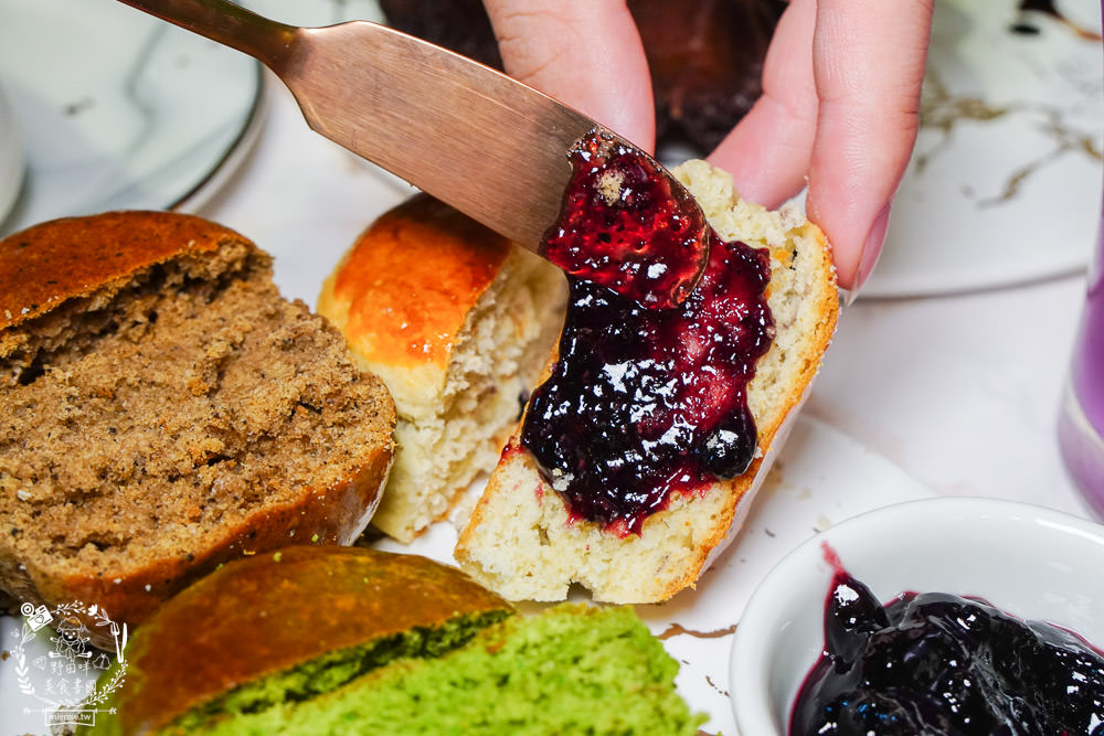 高雄[蒔遇Daily Green]隱藏在秘密花園的網美甜點店!蝦皮人氣第一名的18種口味司康?繽紛網美霜淇淋超好拍照!