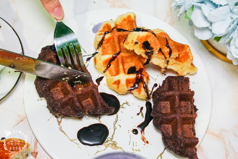 高雄[蒔遇Daily Green]隱藏在秘密花園的網美甜點店!蝦皮人氣第一名的18種口味司康?繽紛網美霜淇淋超好拍照!