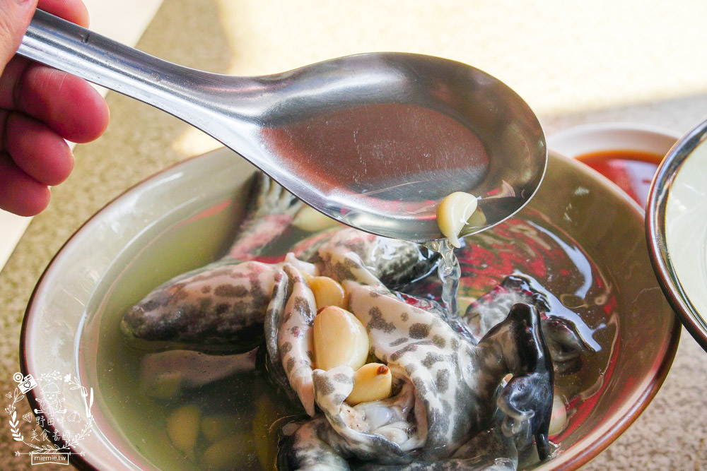 高雄40年蒜頭田雞湯|在地饕客讚不絕口的人氣肥美青蛙湯!看似恐怖卻無敵美味的補湯?
