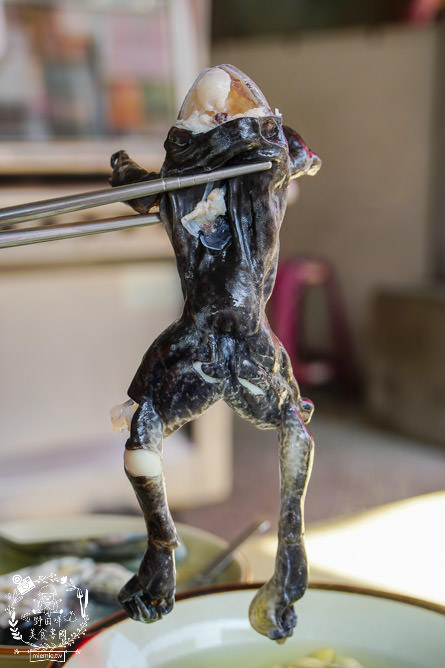 高雄40年蒜頭田雞湯|在地饕客讚不絕口的人氣肥美青蛙湯!看似恐怖卻無敵美味的補湯?