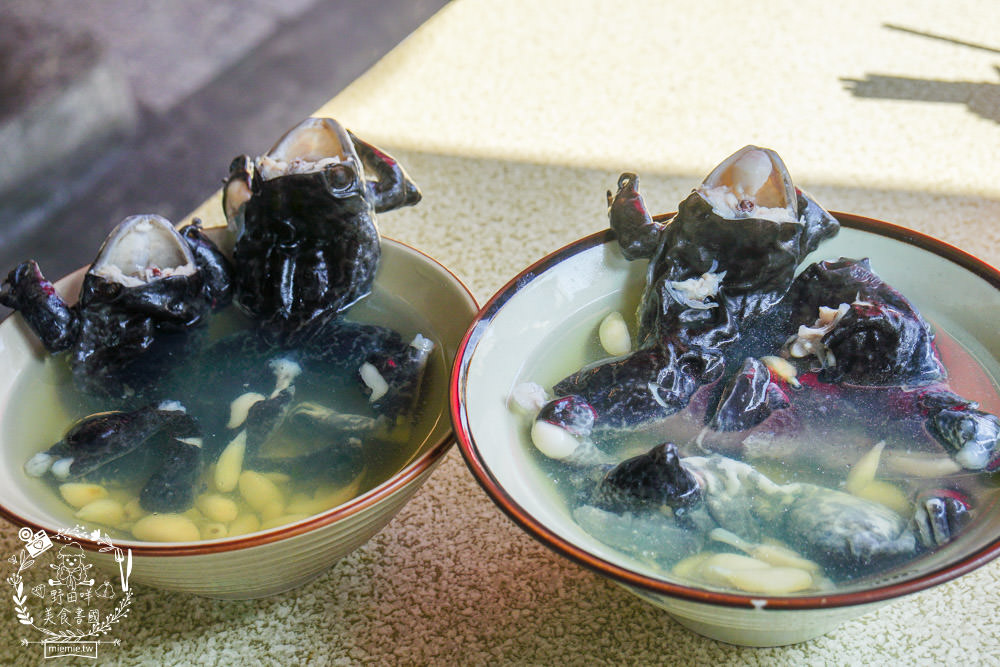 高雄40年蒜頭田雞湯|在地饕客讚不絕口的人氣肥美青蛙湯!看似恐怖卻無敵美味的補湯?