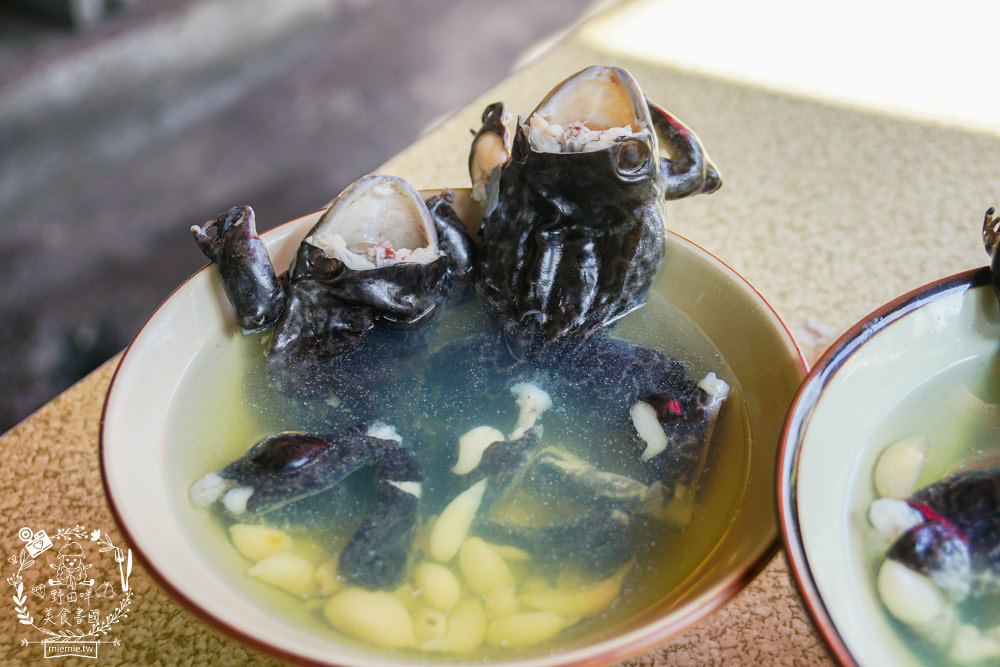高雄40年蒜頭田雞湯|在地饕客讚不絕口的人氣肥美青蛙湯!看似恐怖卻無敵美味的補湯?