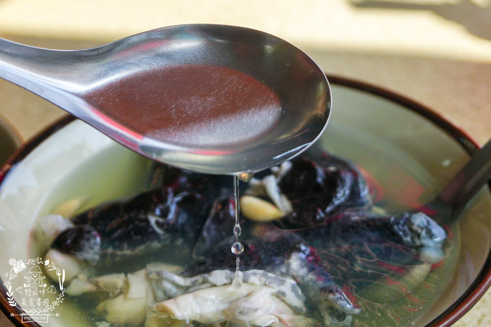 高雄40年蒜頭田雞湯|在地饕客讚不絕口的人氣肥美青蛙湯!看似恐怖卻無敵美味的補湯?