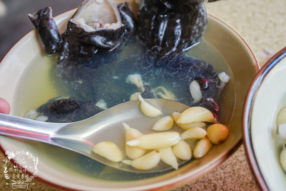 高雄40年蒜頭田雞湯|在地饕客讚不絕口的人氣肥美青蛙湯!看似恐怖卻無敵美味的補湯?