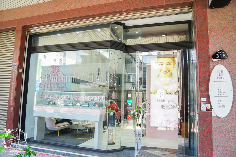 高雄鑽戒推薦[KOR蔻兒鑽石]全台最多設計款式的平價對戒!一條龍客製化貼心服務!高雄結婚對戒推薦!