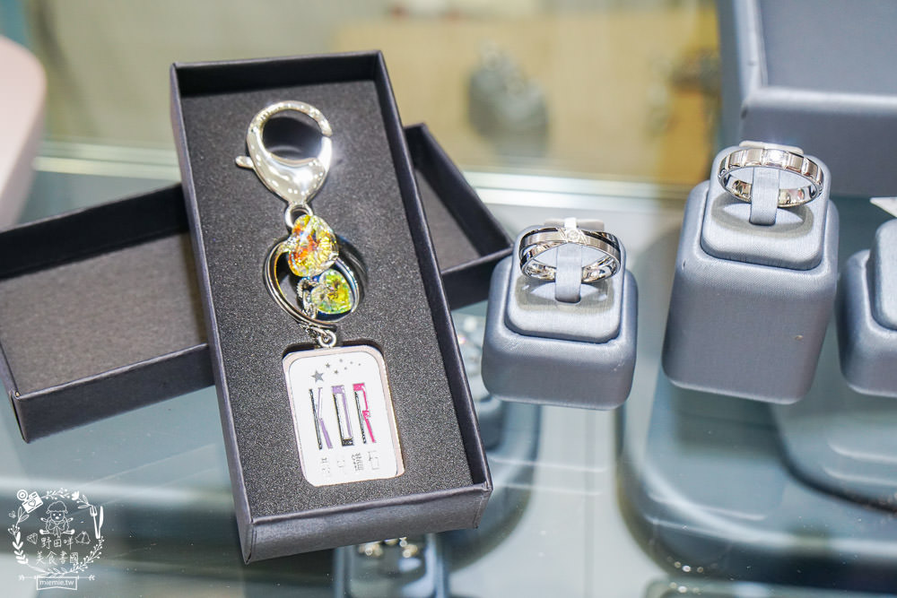 高雄鑽戒推薦[KOR蔻兒鑽石]全台最多設計款式的平價對戒!一條龍客製化貼心服務!高雄結婚對戒推薦!