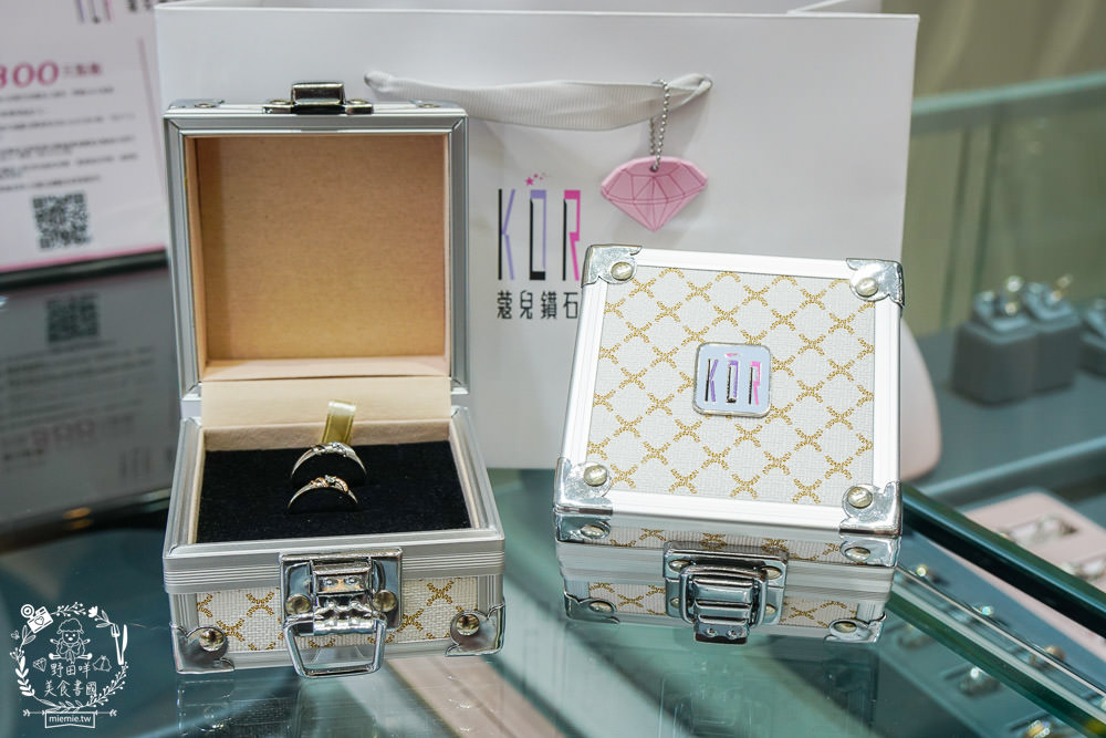 高雄鑽戒推薦[KOR蔻兒鑽石]全台最多設計款式的平價對戒!一條龍客製化貼心服務!高雄結婚對戒推薦!