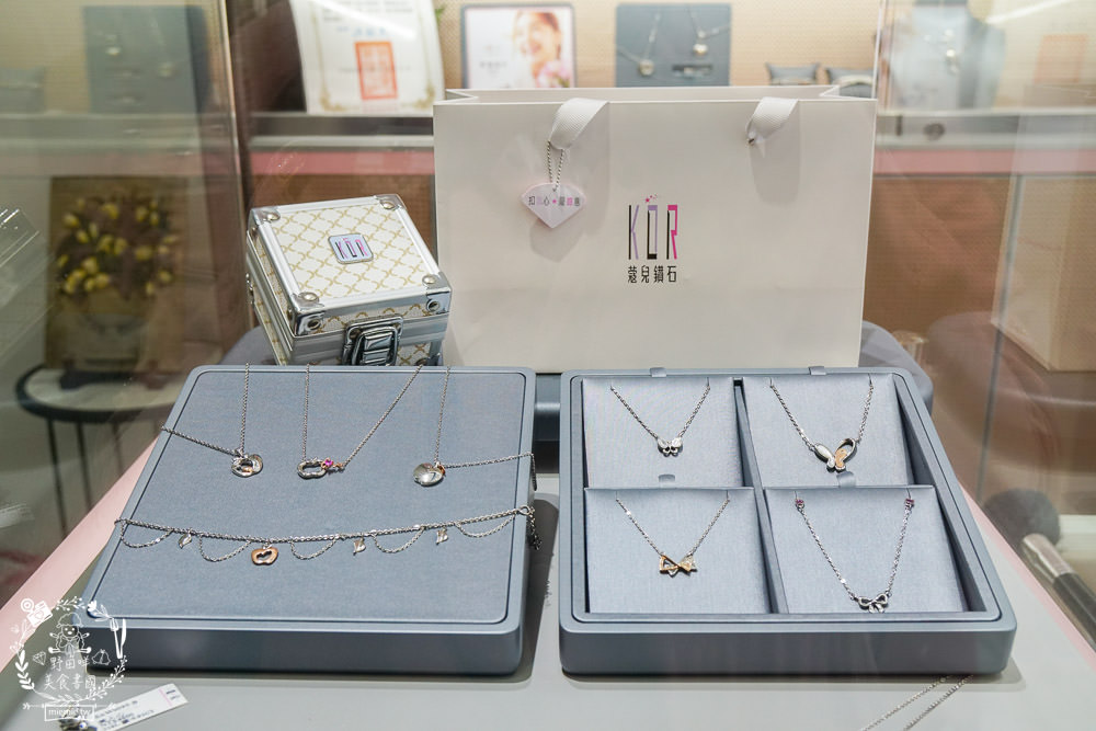 高雄鑽戒推薦[KOR蔻兒鑽石]全台最多設計款式的平價對戒!一條龍客製化貼心服務!高雄結婚對戒推薦!