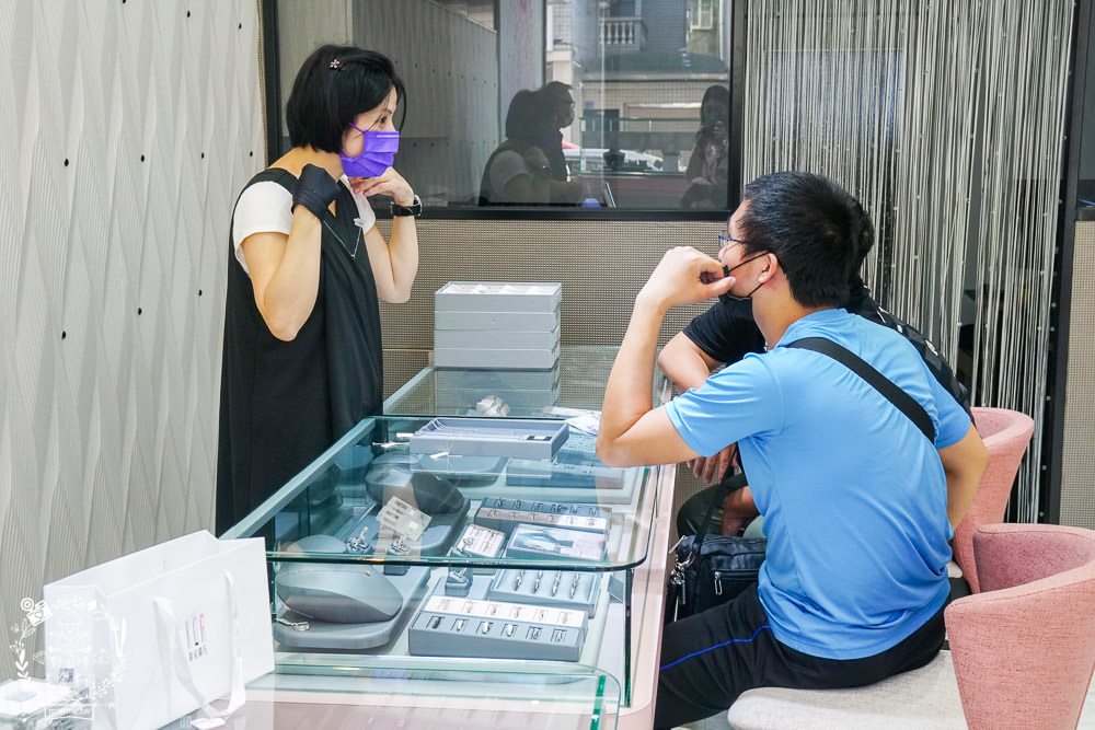 高雄鑽戒推薦[KOR蔻兒鑽石]全台最多設計款式的平價對戒!一條龍客製化貼心服務!高雄結婚對戒推薦!