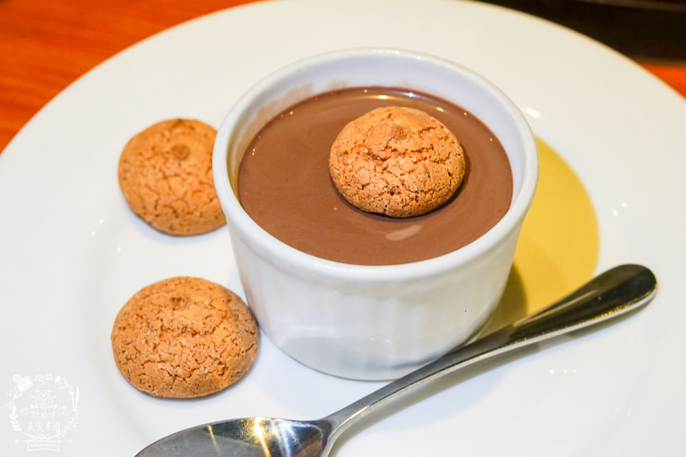 薩利亞台北館前店|每次到北部玩的台北必吃平價美食!佛卡夏+披薩+紅酒燉牛肉+青醬義大利麵每訪必點！