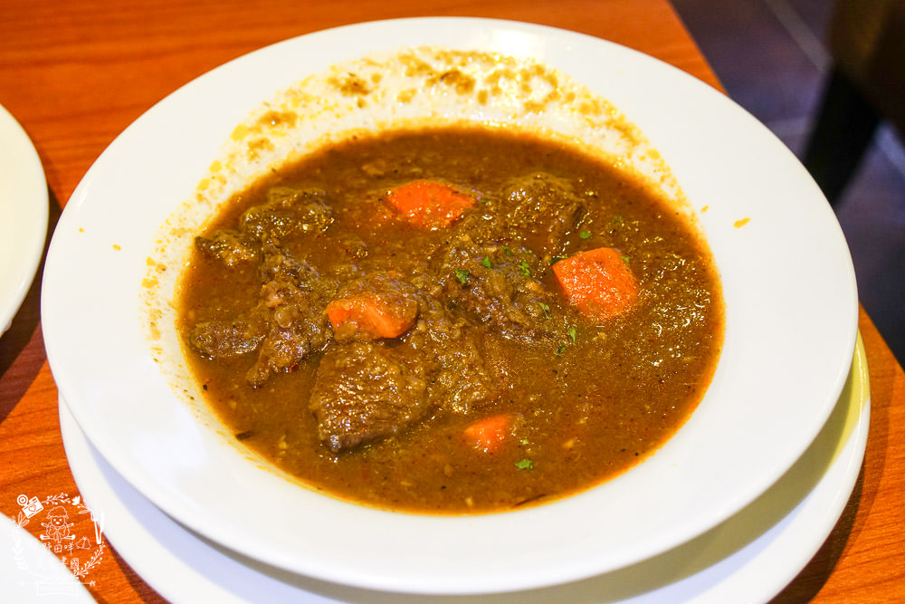 薩利亞台北館前店|每次到北部玩的台北必吃平價美食!佛卡夏+披薩+紅酒燉牛肉+青醬義大利麵每訪必點！