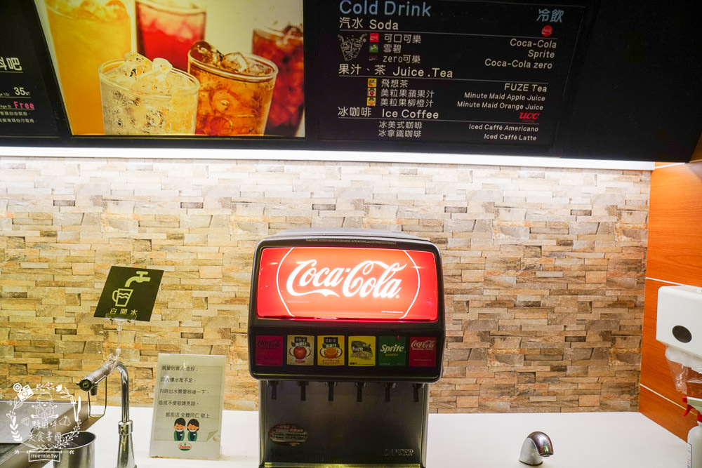 薩利亞台北館前店|每次到北部玩的台北必吃平價美食!佛卡夏+披薩+紅酒燉牛肉+青醬義大利麵每訪必點！