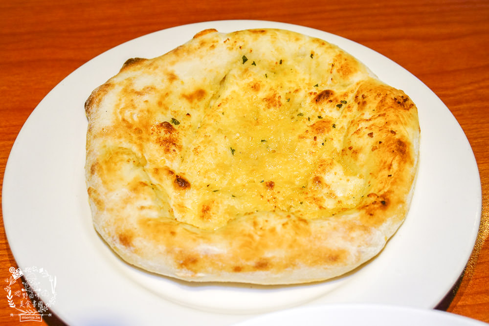 薩利亞台北館前店|每次到北部玩的台北必吃平價美食!佛卡夏+披薩+紅酒燉牛肉+青醬義大利麵每訪必點！