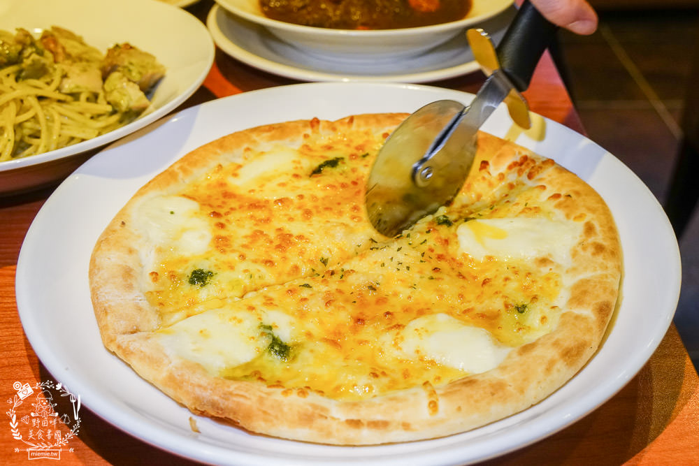 薩利亞台北館前店|每次到北部玩的台北必吃平價美食!佛卡夏+披薩+紅酒燉牛肉+青醬義大利麵每訪必點！