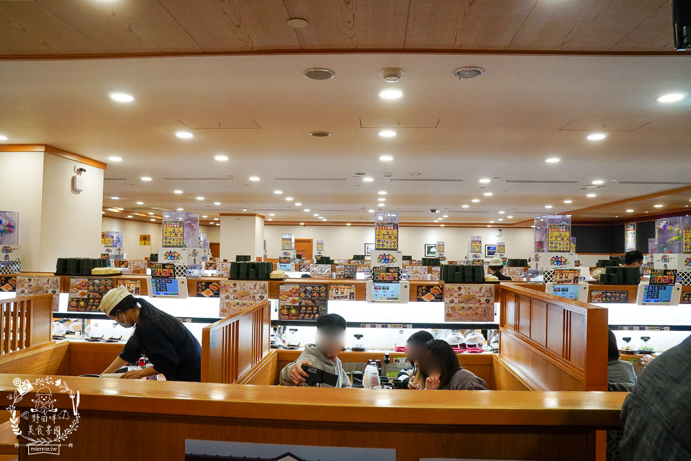 高雄[藏壽司]每5盤免費轉扭蛋的迴轉壽司!滿額贈鬼滅之刃熱門周邊商品!推出限時6天的超強鮭鮪季!