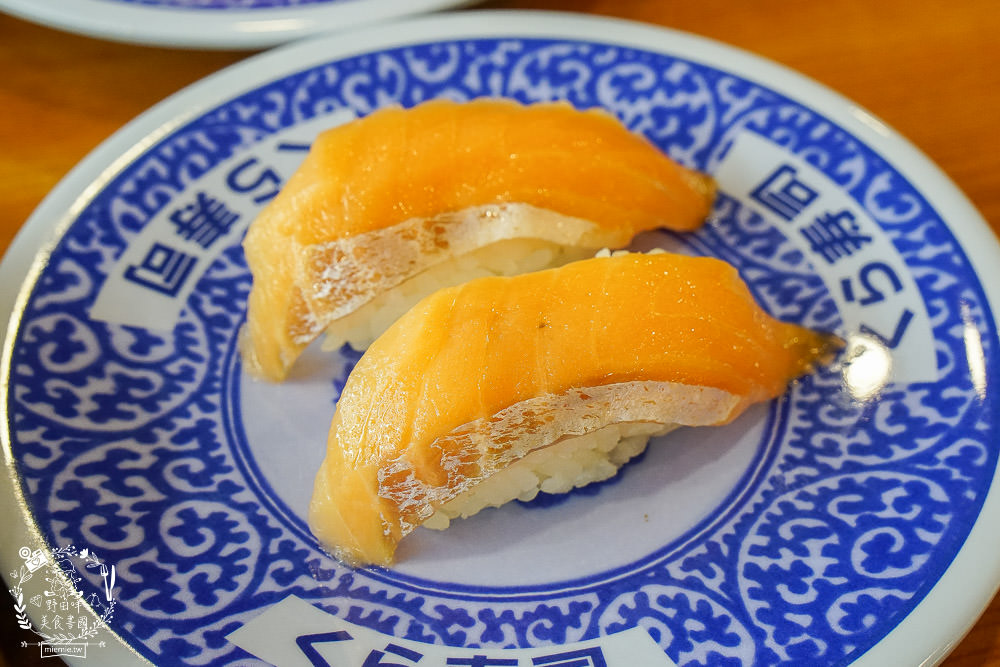 高雄[藏壽司]每5盤免費轉扭蛋的迴轉壽司!滿額贈鬼滅之刃熱門周邊商品!推出限時6天的超強鮭鮪季!