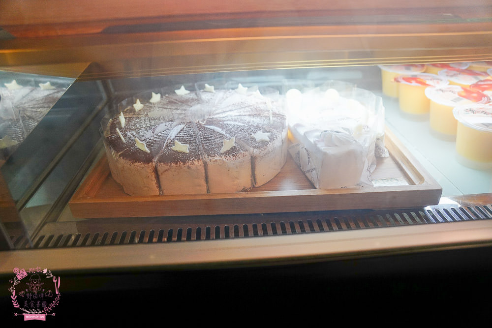 嘉義市區住宿推薦[蘭桂坊酒店]文化路夜市附近住宿!澎湃自助式早餐!有合作停車場~