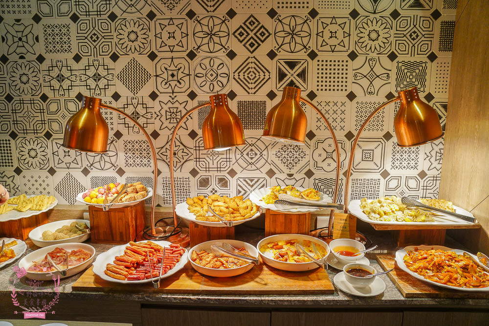 嘉義市區住宿推薦[蘭桂坊酒店]文化路夜市附近住宿!澎湃自助式早餐!有合作停車場~