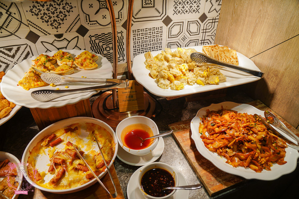 嘉義市區住宿推薦[蘭桂坊酒店]文化路夜市附近住宿!澎湃自助式早餐!有合作停車場~