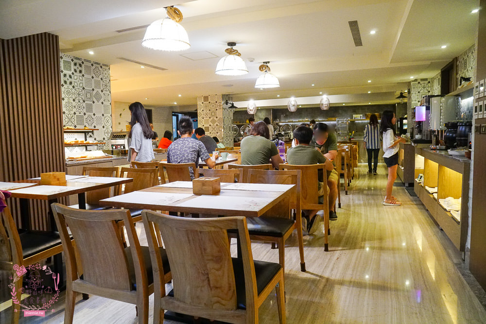 嘉義市區住宿推薦[蘭桂坊酒店]文化路夜市附近住宿!澎湃自助式早餐!有合作停車場~