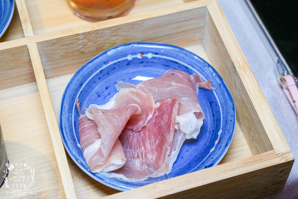 高雄餐酒館推薦[蘼樂餐酒館]聖誕限定超霸氣32oz的肋眼牛排!四種風味一次享受的繽紛精釀啤酒SHOT組!