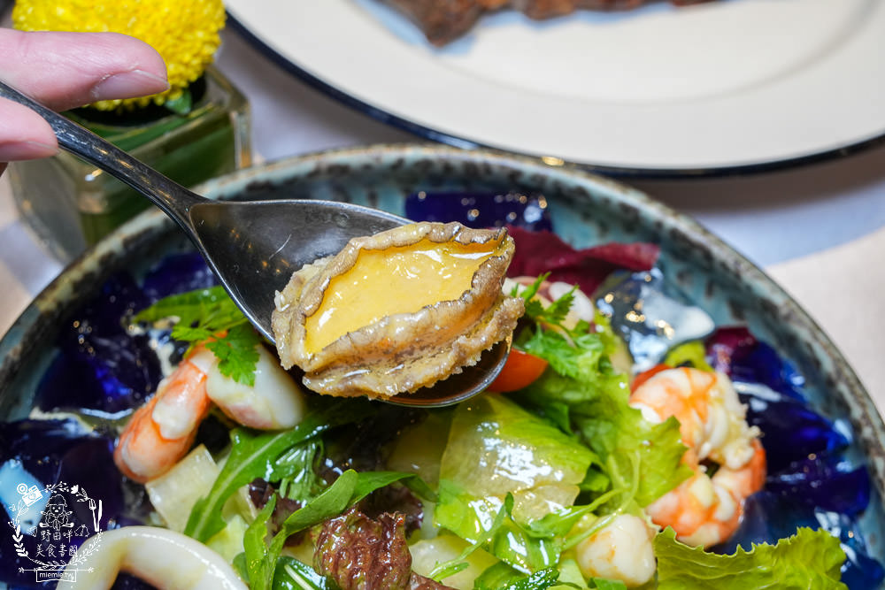 高雄餐酒館推薦[蘼樂餐酒館]聖誕限定超霸氣32oz的肋眼牛排!四種風味一次享受的繽紛精釀啤酒SHOT組!