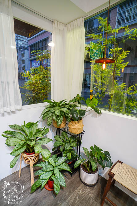 高雄[裹麵楠梓店]文青淡雅的夢幻麵店!超好拍照的網美麵店!牛肉乾拌麵銷魂必點!