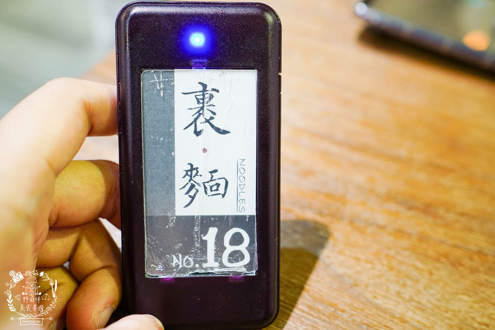高雄[裹麵楠梓店]文青淡雅的夢幻麵店!超好拍照的網美麵店!牛肉乾拌麵銷魂必點!