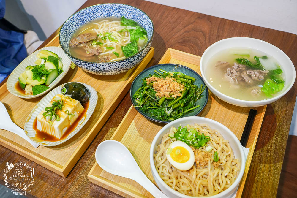 高雄[裹麵楠梓店]文青淡雅的夢幻麵店!超好拍照的網美麵店!牛肉乾拌麵銷魂必點!