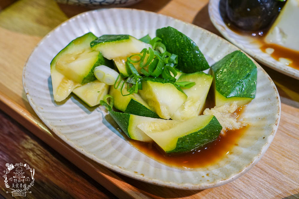 高雄[裹麵楠梓店]文青淡雅的夢幻麵店!超好拍照的網美麵店!牛肉乾拌麵銷魂必點!