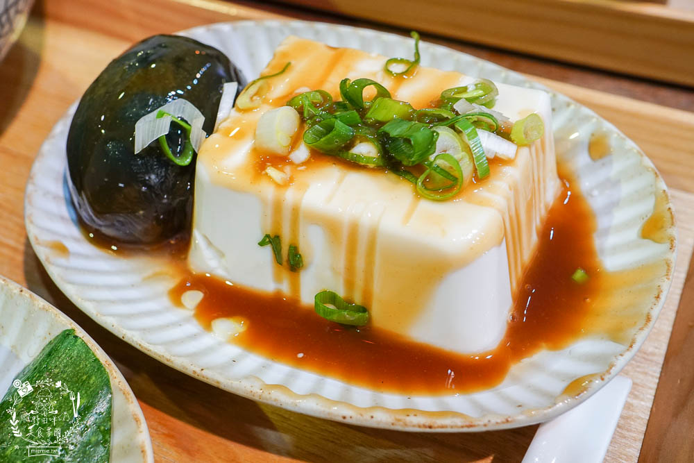 高雄[裹麵楠梓店]文青淡雅的夢幻麵店!超好拍照的網美麵店!牛肉乾拌麵銷魂必點!