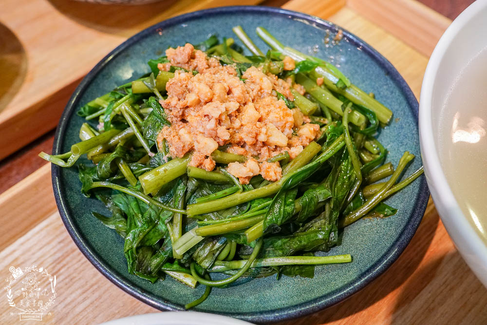 高雄[裹麵楠梓店]文青淡雅的夢幻麵店!超好拍照的網美麵店!牛肉乾拌麵銷魂必點!