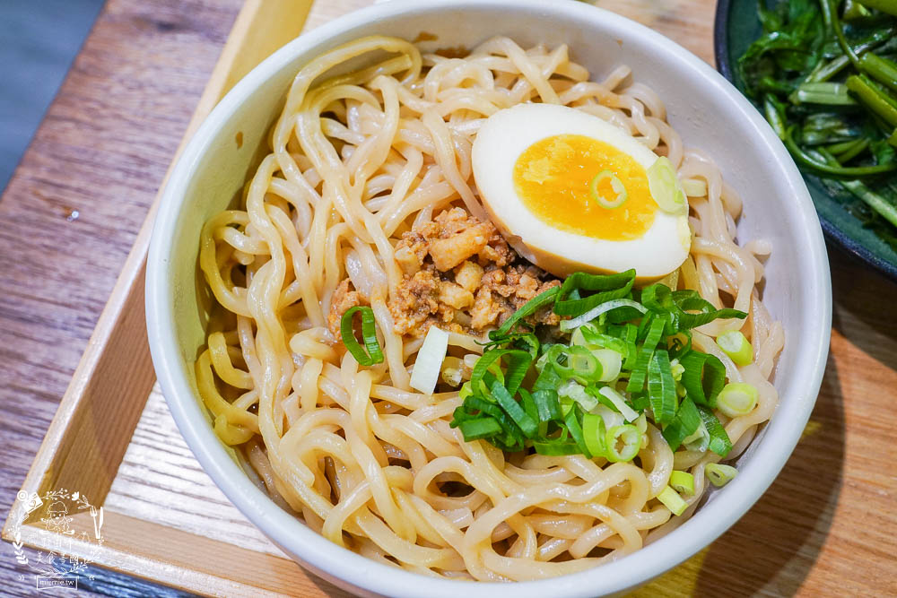 高雄[裹麵楠梓店]文青淡雅的夢幻麵店!超好拍照的網美麵店!牛肉乾拌麵銷魂必點!