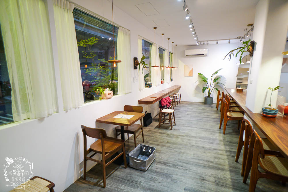 高雄[裹麵楠梓店]文青淡雅的夢幻麵店!超好拍照的網美麵店!牛肉乾拌麵銷魂必點!
