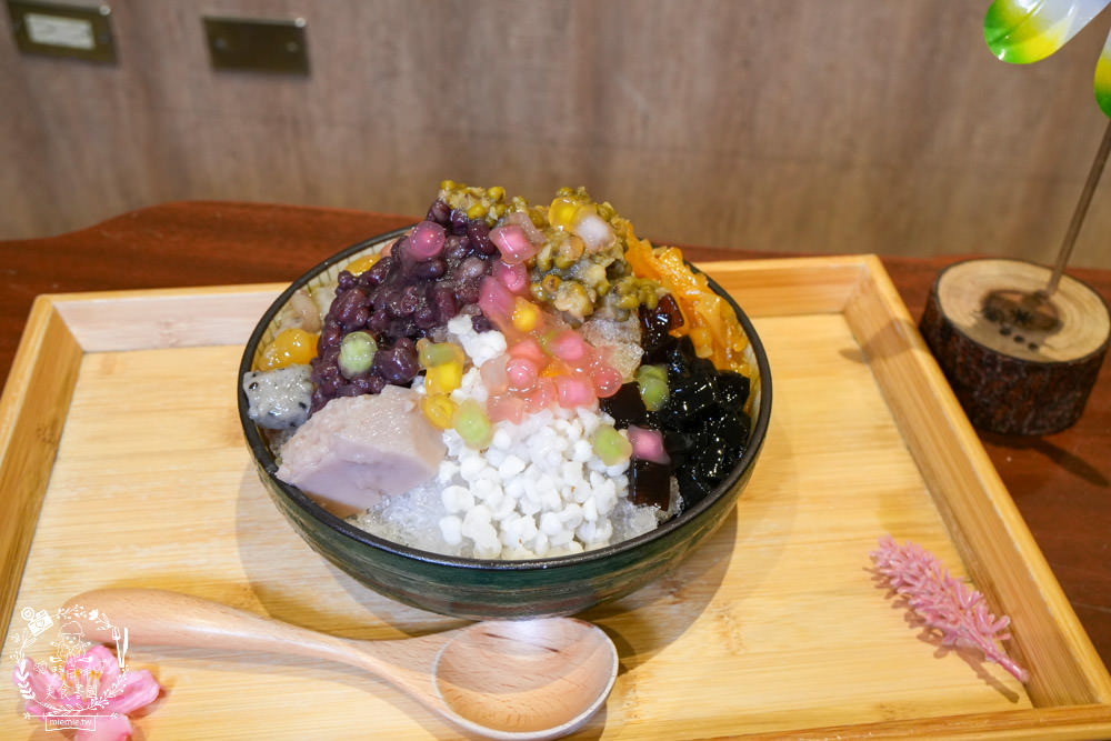 高雄[裕豐冰堂]隱藏在鳳山的高CP值創意雪花冰!中秋限定的柚見月圓雪花冰好拍又好吃!