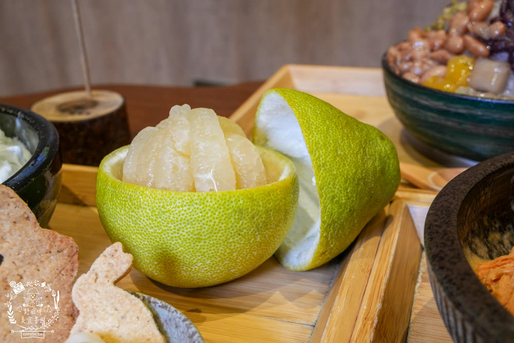 高雄[裕豐冰堂]隱藏在鳳山的高CP值創意雪花冰!中秋限定的柚見月圓雪花冰好拍又好吃!