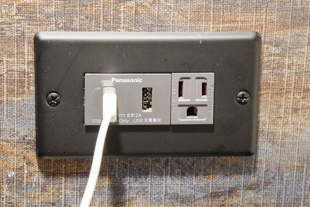 西悠巢旅-高雄車站館|高雄智能自助旅館推薦!統茂集團旗下的新開幕品牌!有智能小美犀開電視冷氣超便利!