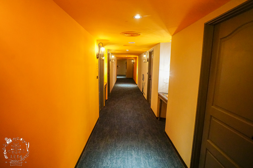 西悠巢旅-高雄車站館|高雄智能自助旅館推薦!統茂集團旗下的新開幕品牌!有智能小美犀開電視冷氣超便利!