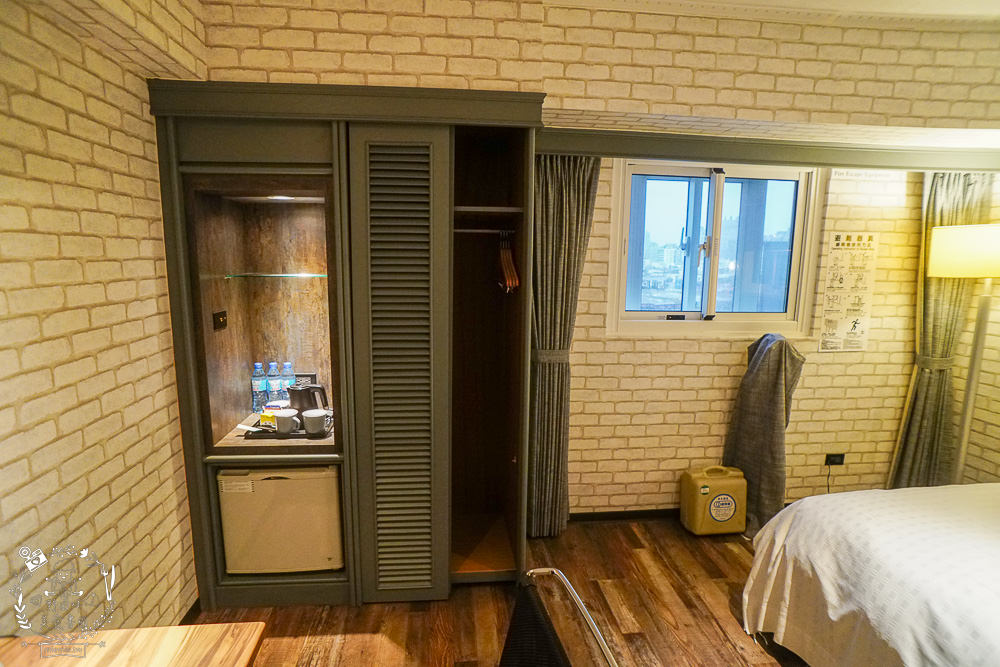 西悠巢旅-高雄車站館|高雄智能自助旅館推薦!統茂集團旗下的新開幕品牌!有智能小美犀開電視冷氣超便利!