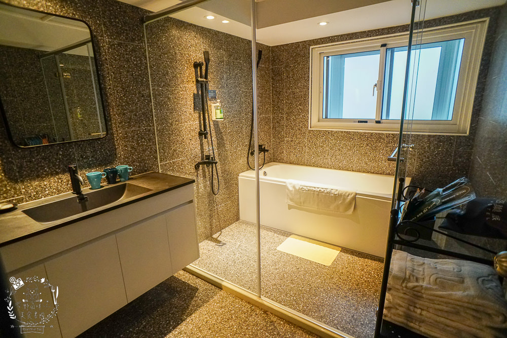 西悠巢旅-高雄車站館|高雄智能自助旅館推薦!統茂集團旗下的新開幕品牌!有智能小美犀開電視冷氣超便利!